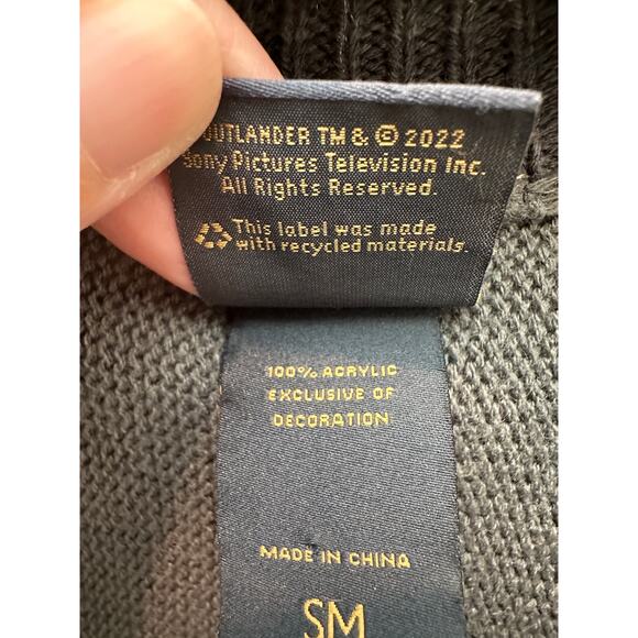 HOT TOPIC | Outlander Wrap Cardigan Sweater Gray Knit Embroidered Crest | Small - Picture 8 of 8